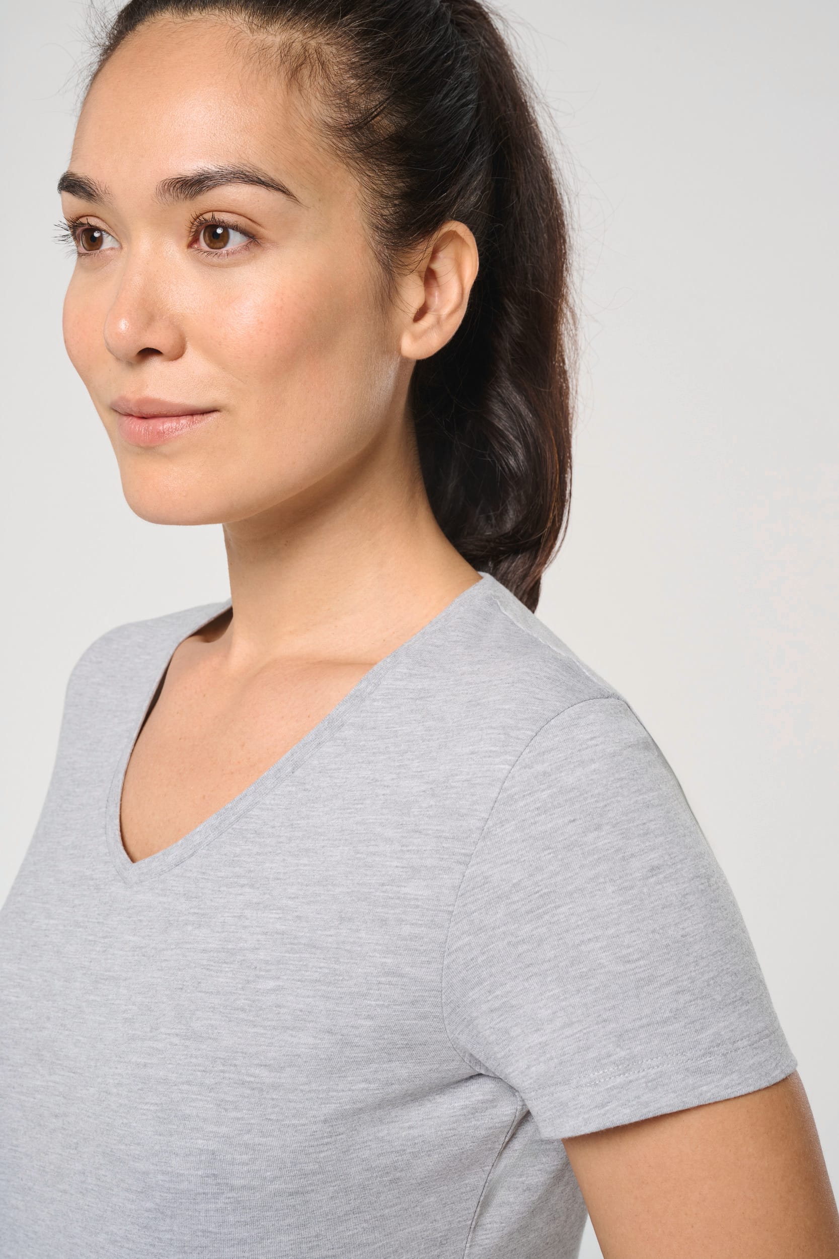 T-shirt écoresponsable col V antibactérien femme – vue 11