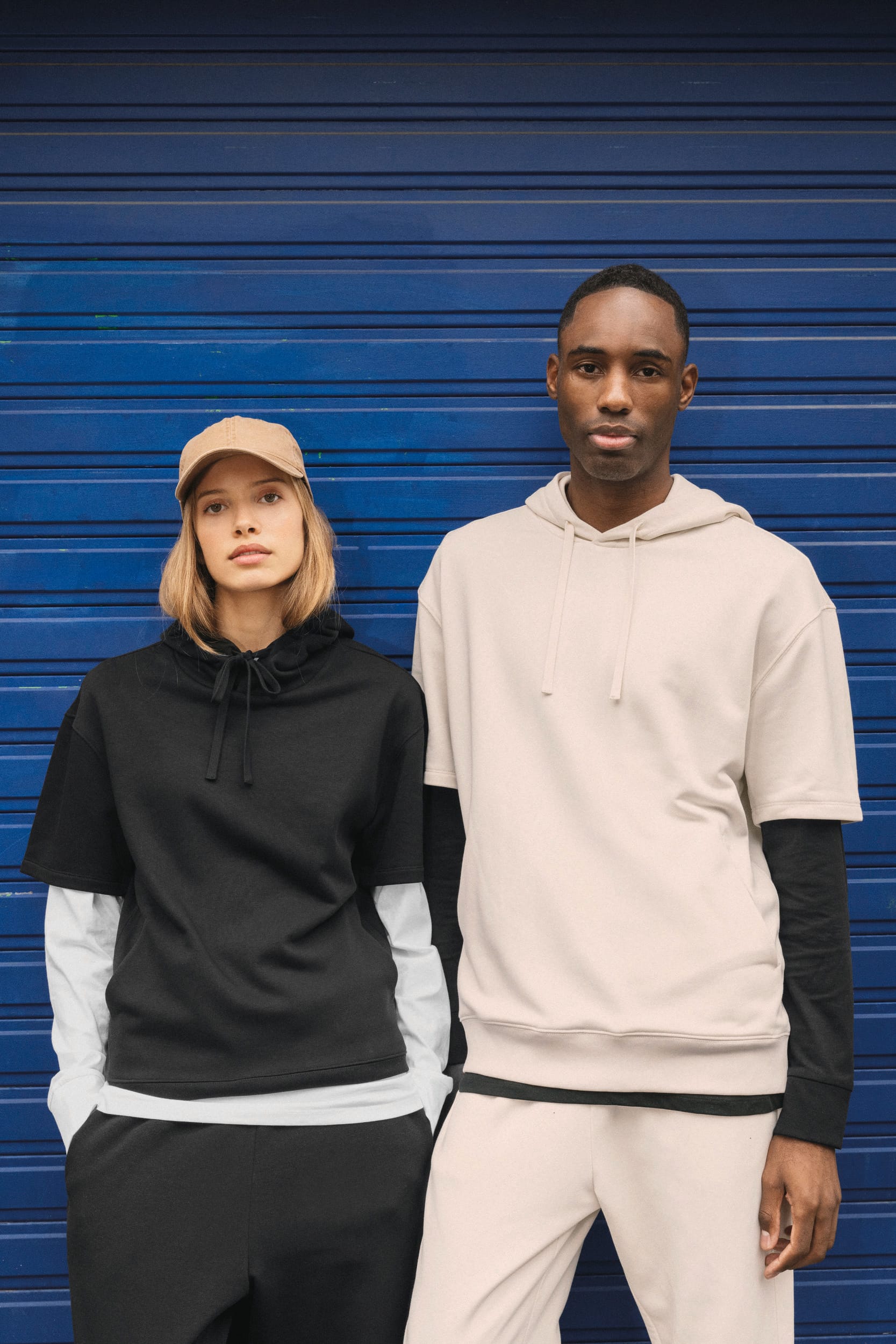 Sweat-shirt écoresponsable à capuche à épaules tombantes manches courtes French Terry unisexe – vue 5