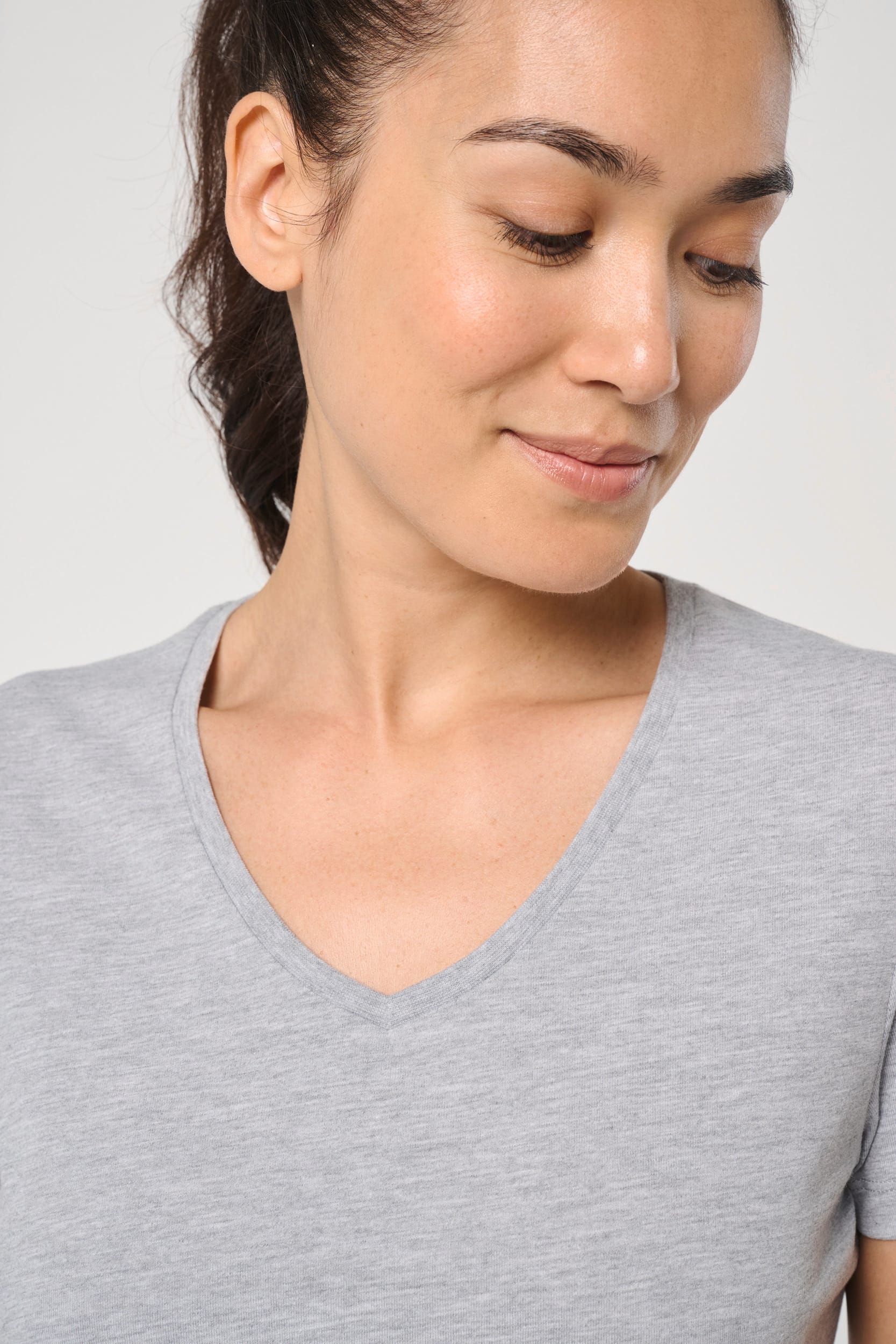T-shirt écoresponsable col V antibactérien femme – vue 10