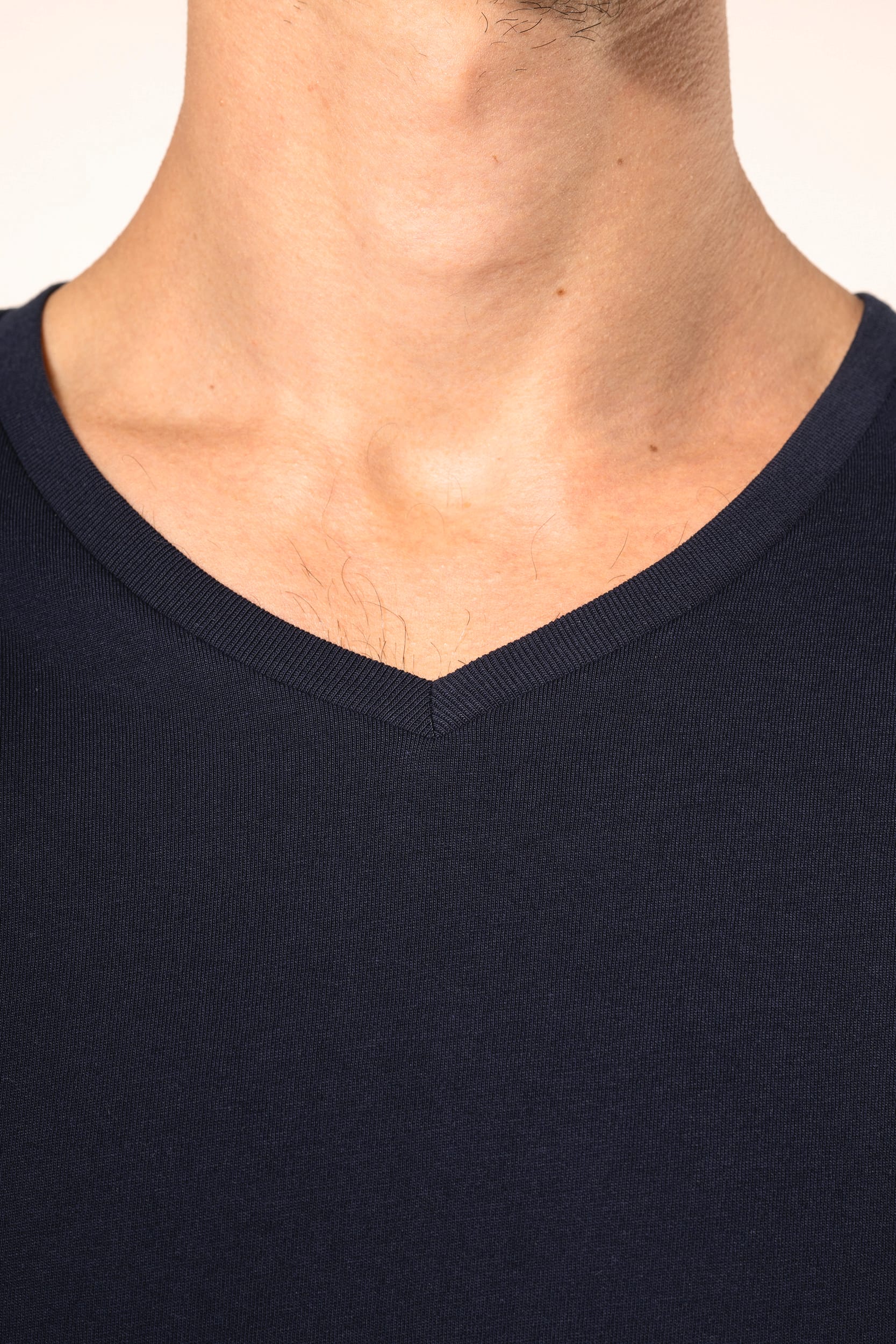 T-shirt Supima® col V manches longues homme – vue 4