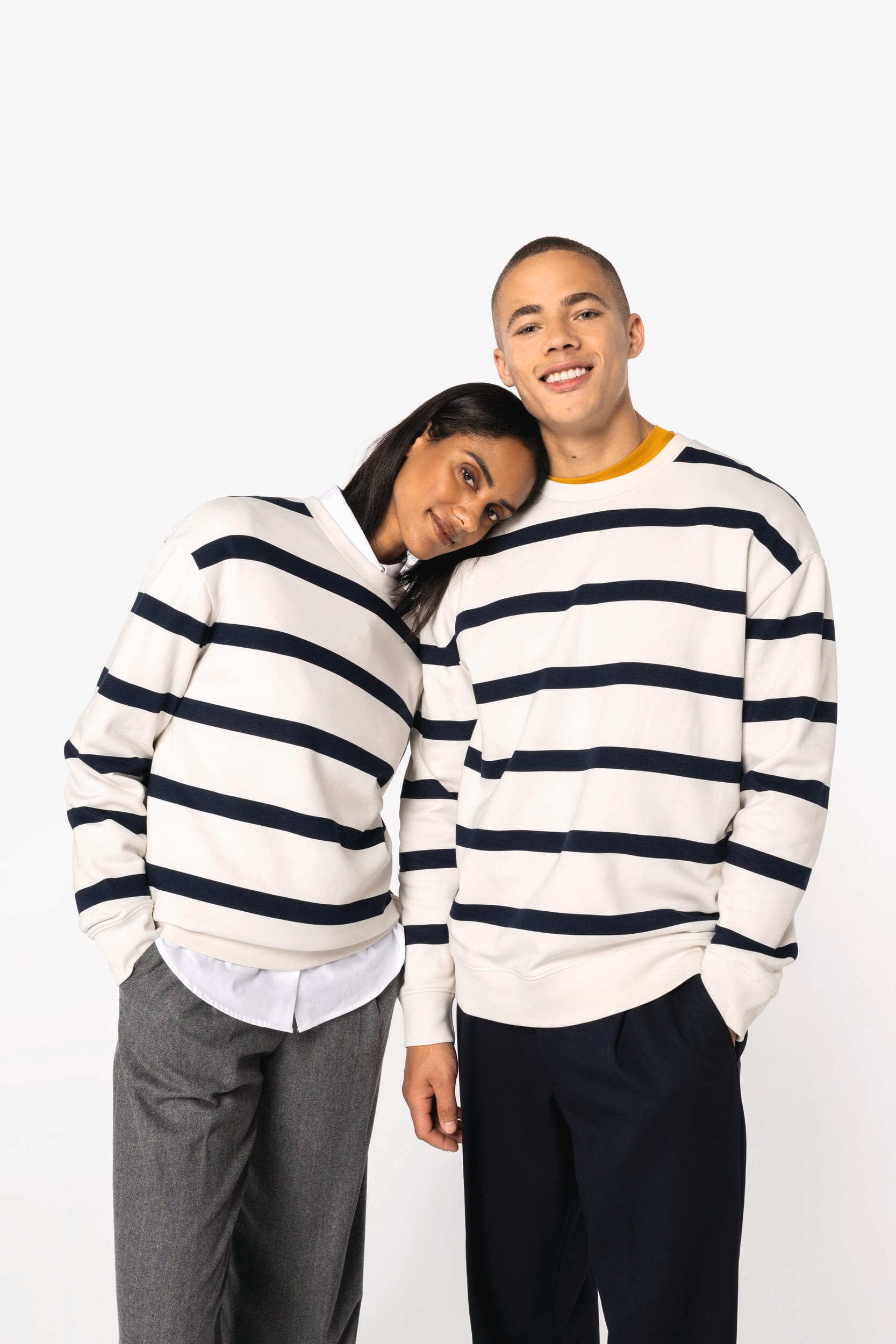 Sweat-shirt écoresponsable à col rond à rayures et épaules tombantes unisexe