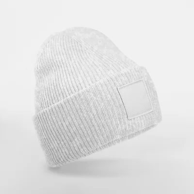 Bonnet à large revers avec patch ton sur ton