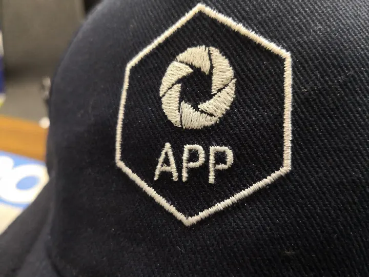 Broderie sur casquette